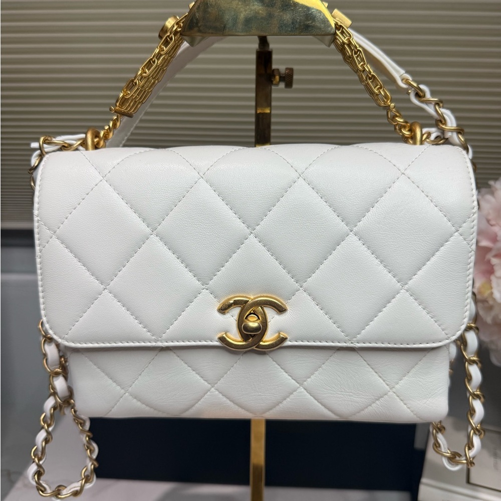 Chanel White Quilted Leather Bag 22S